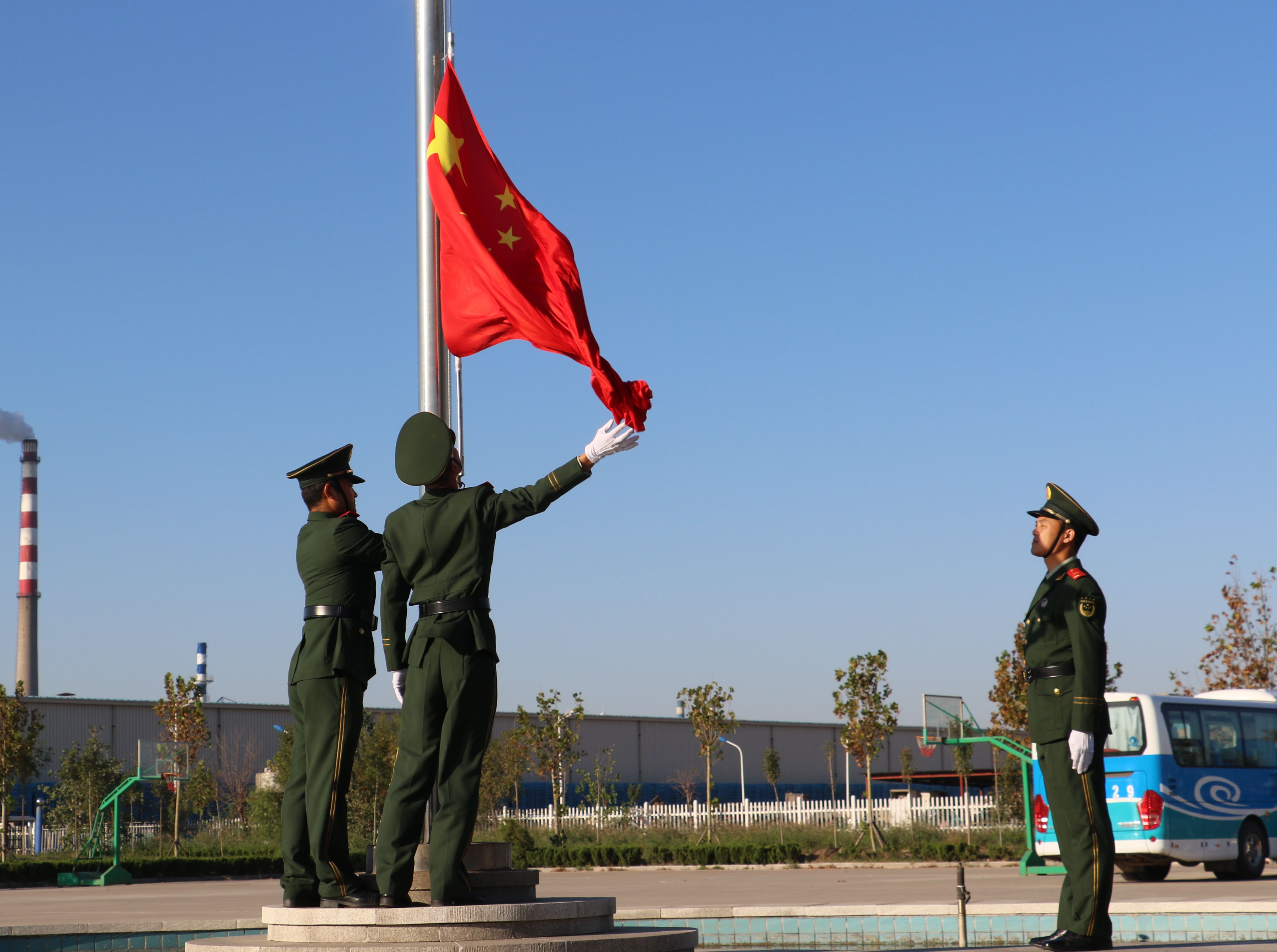 威特公司举行&ldquo;庆国庆 颂祖国&rdquo;升国旗仪式