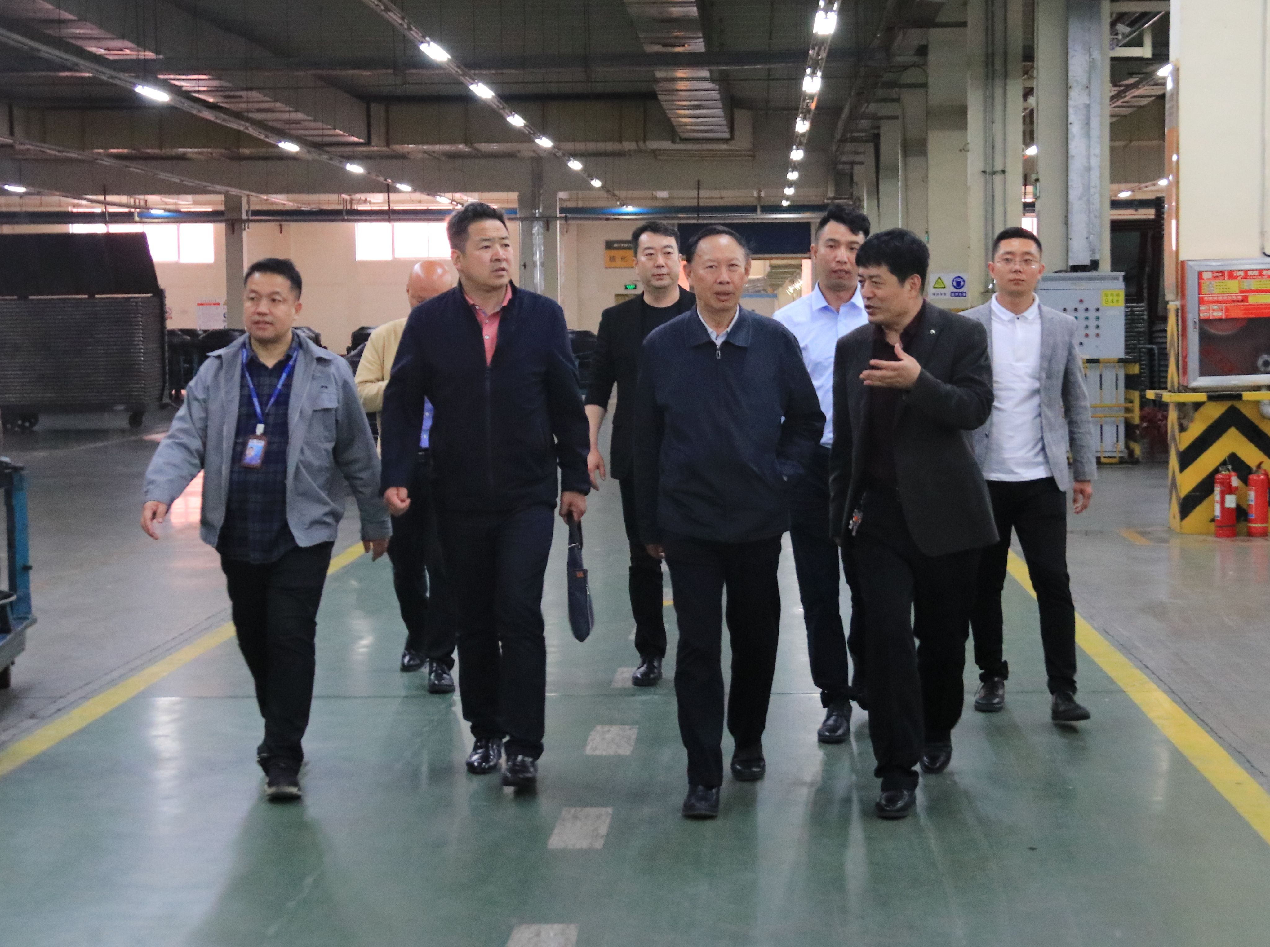 中央军委装备发展部资格审核专家莅临万达橡胶集团调研指导工作