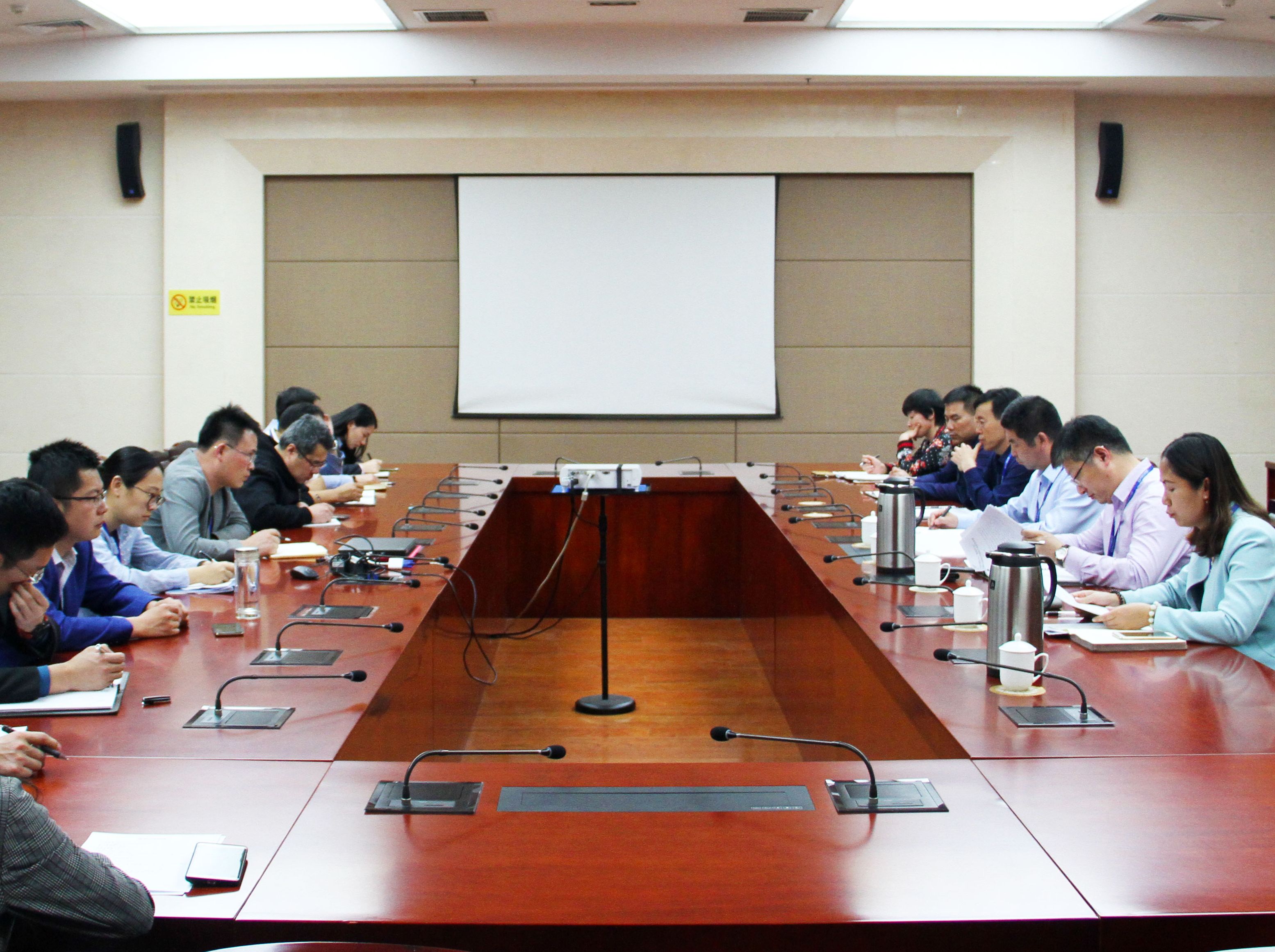 地产集团召开学习2019年&ldquo;首季开门红&rdquo; 总结表彰大会精神专题会议