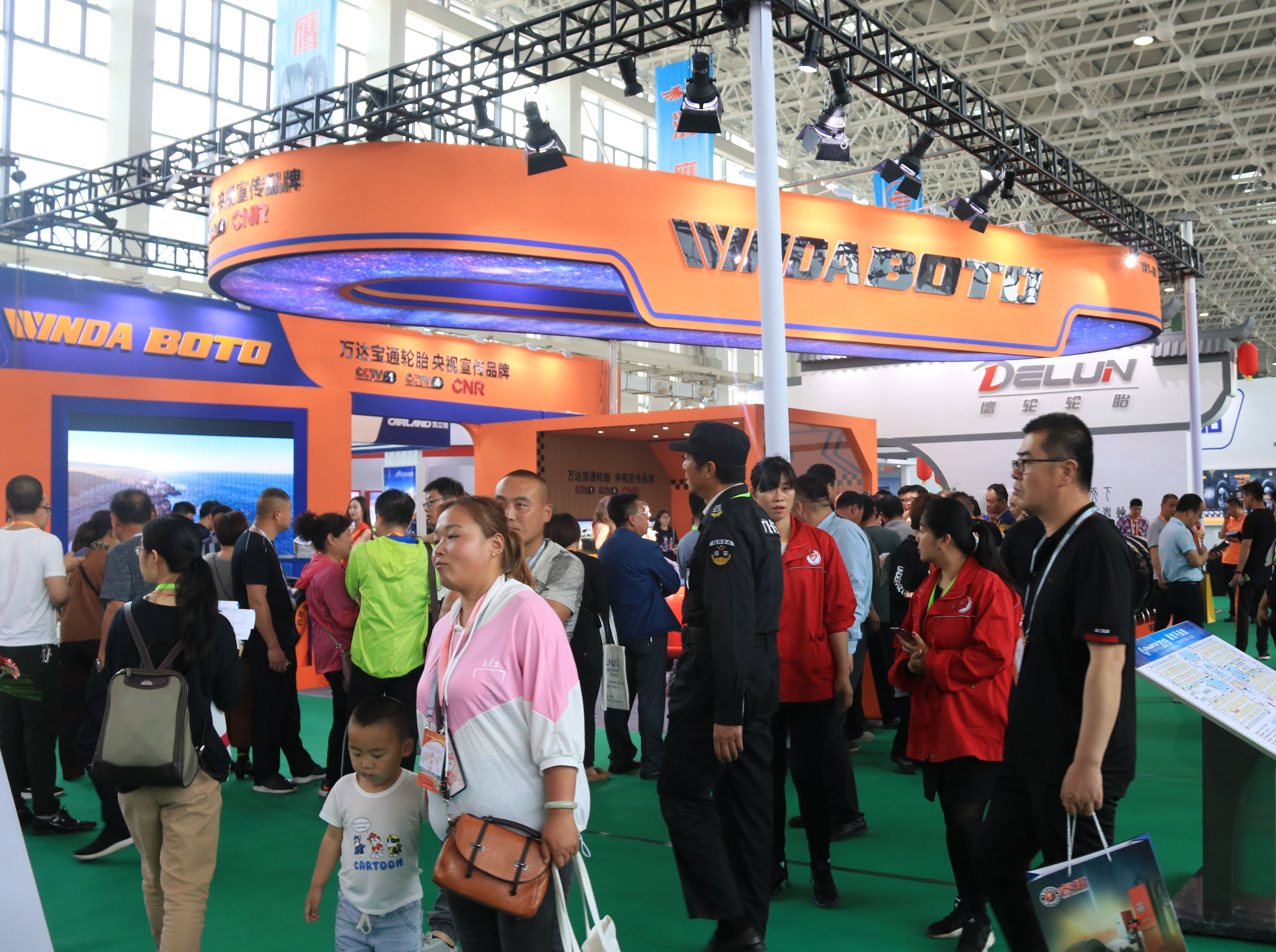 燃爆现场丨万达宝通轮胎闪耀广饶轮胎展