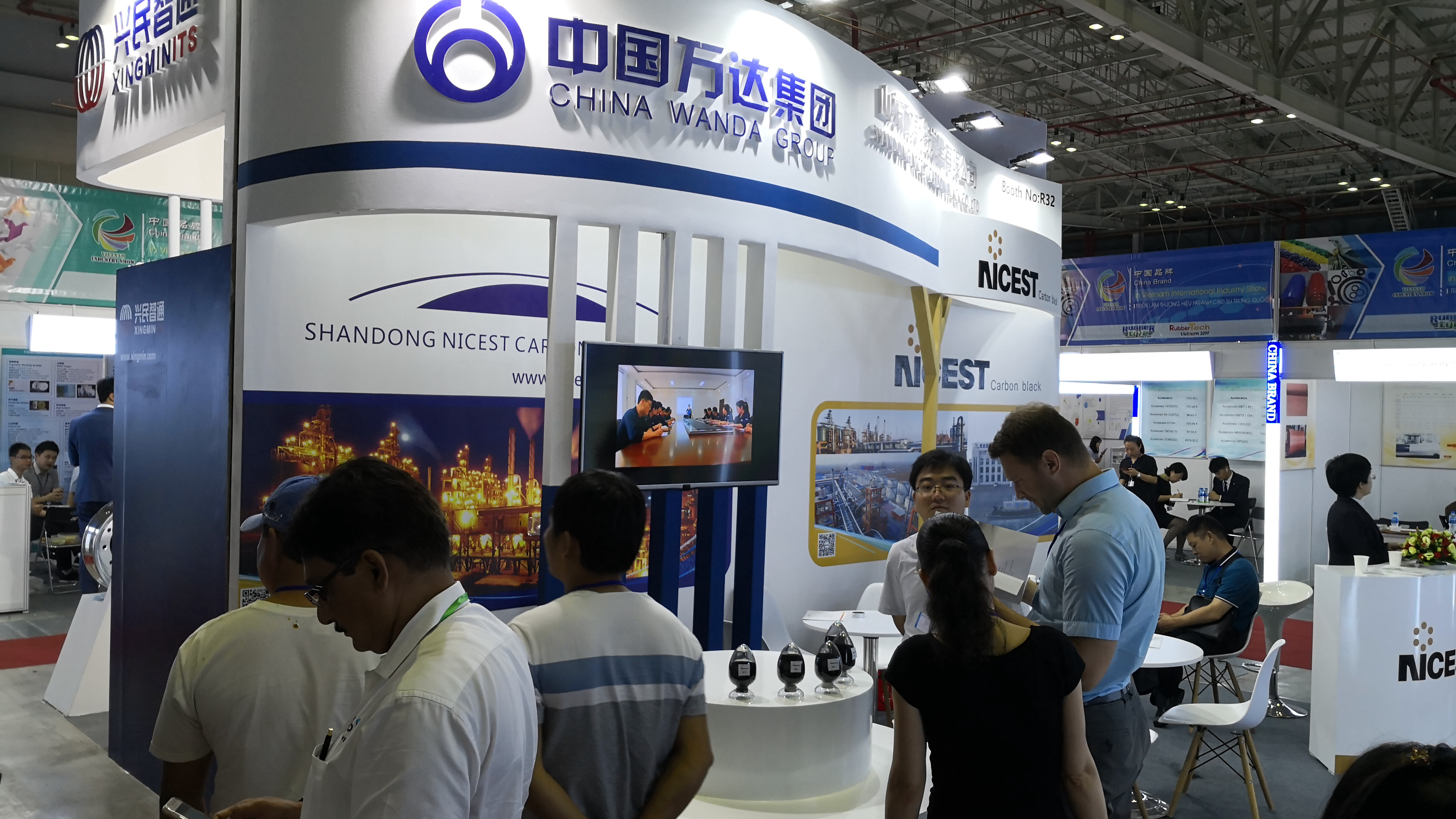 展会现场 (1).jpg