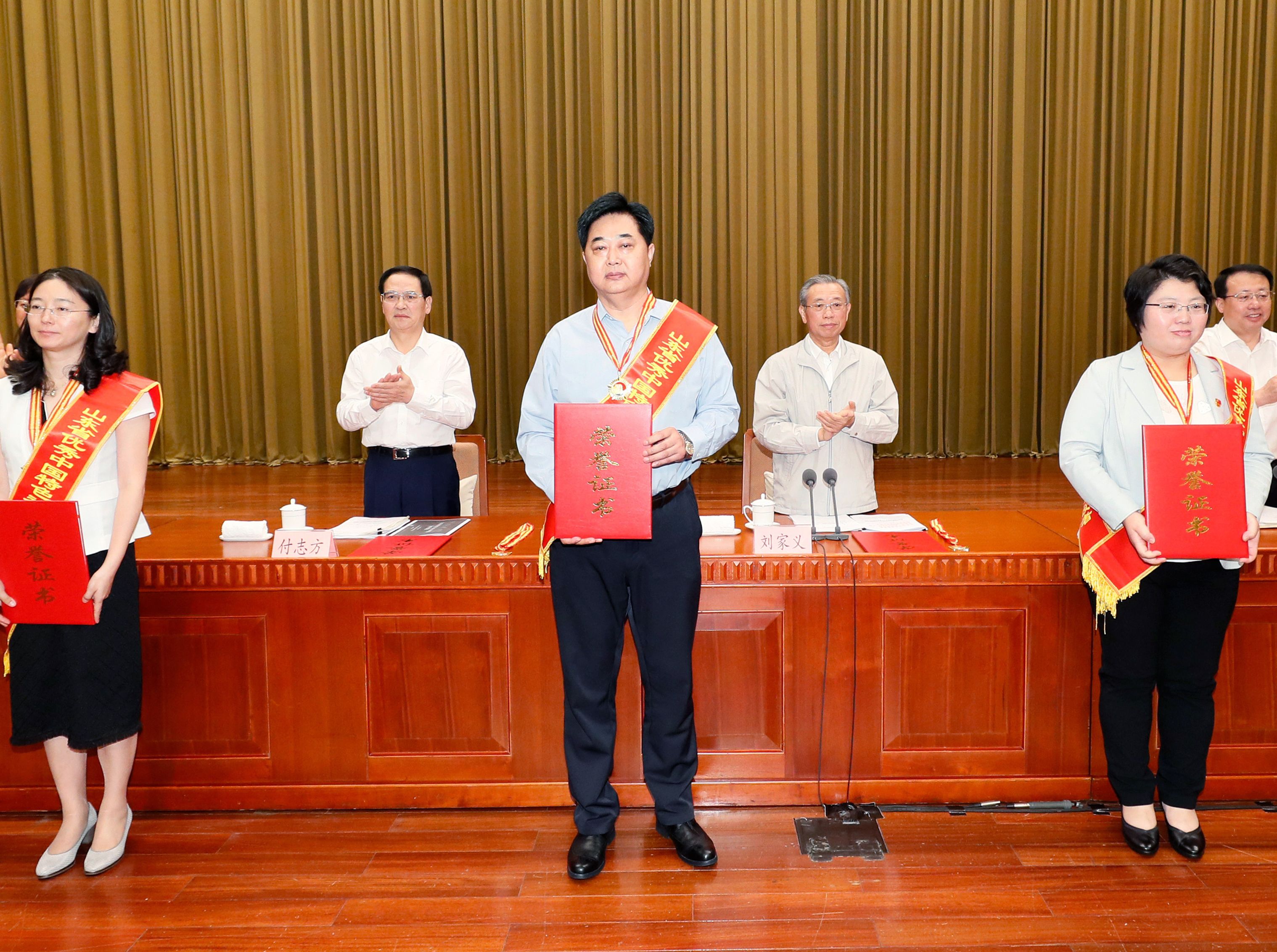 尚吉永主席荣获&ldquo;山东省非公有制经济人士优秀中国特色社会主义事业建设者&rdquo;称号