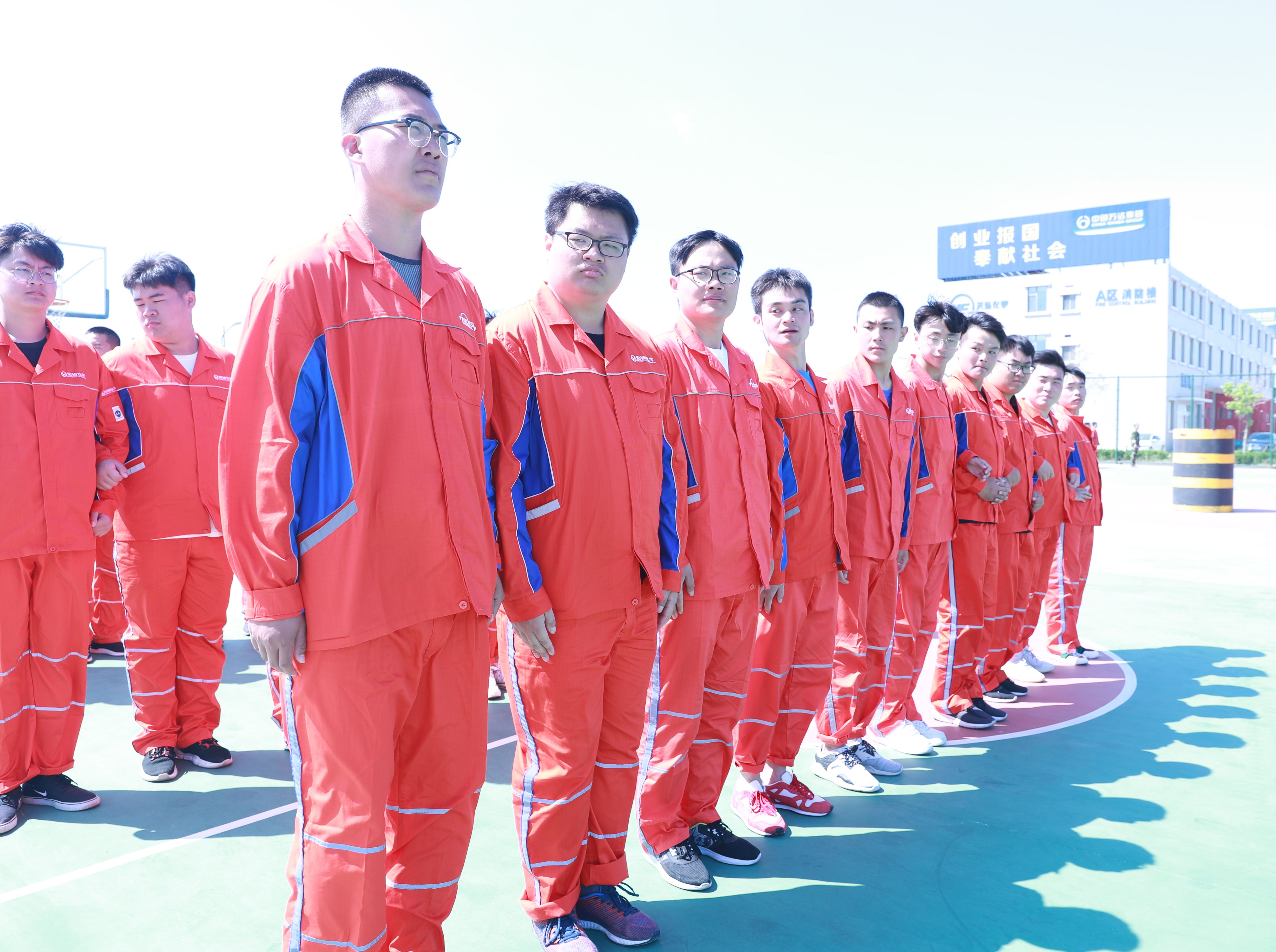 万达石化集团开展新员工入职军训活动