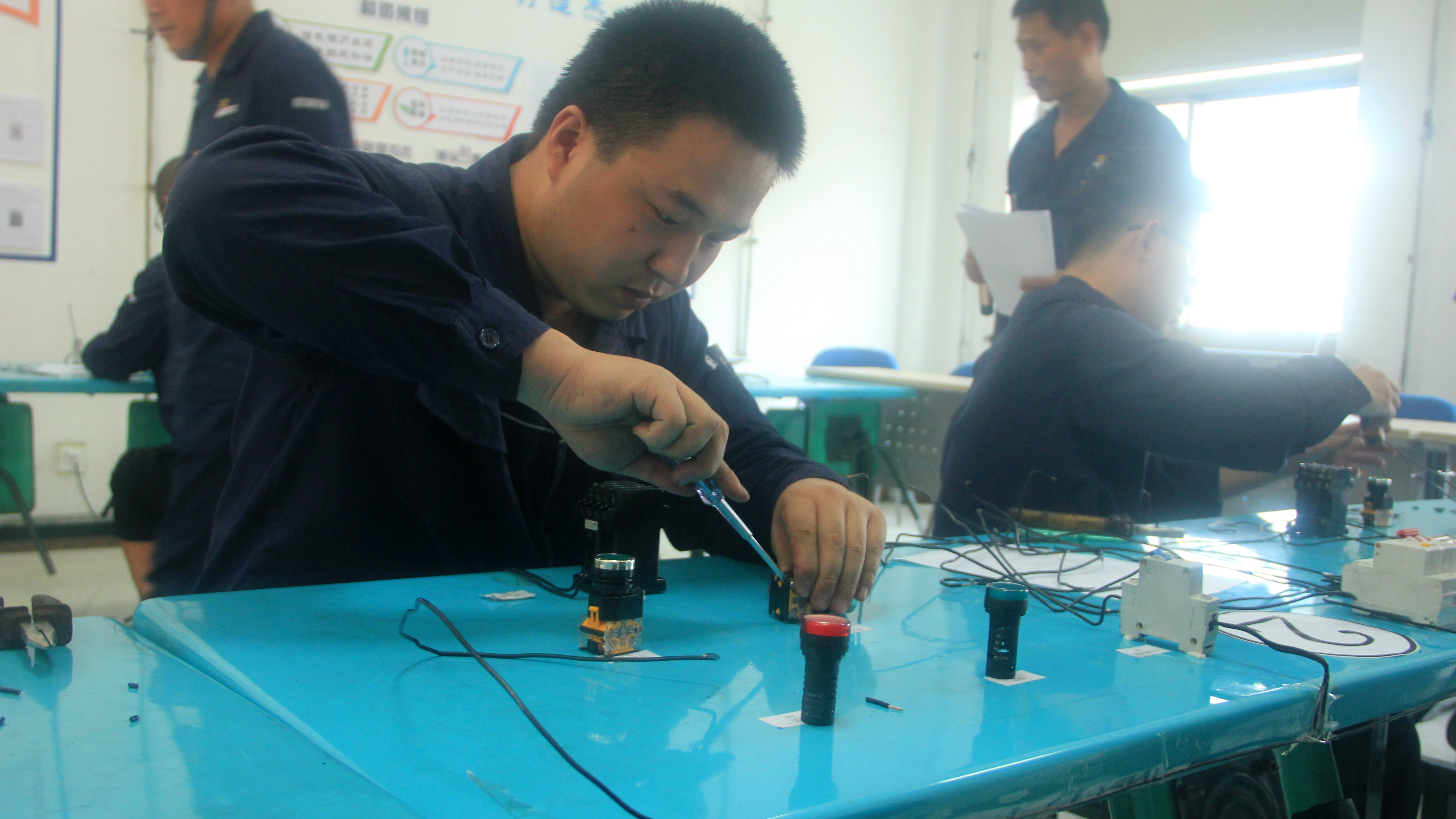 接触器、按钮、热继电器组合控制回路接线技能大赛 (2).jpg