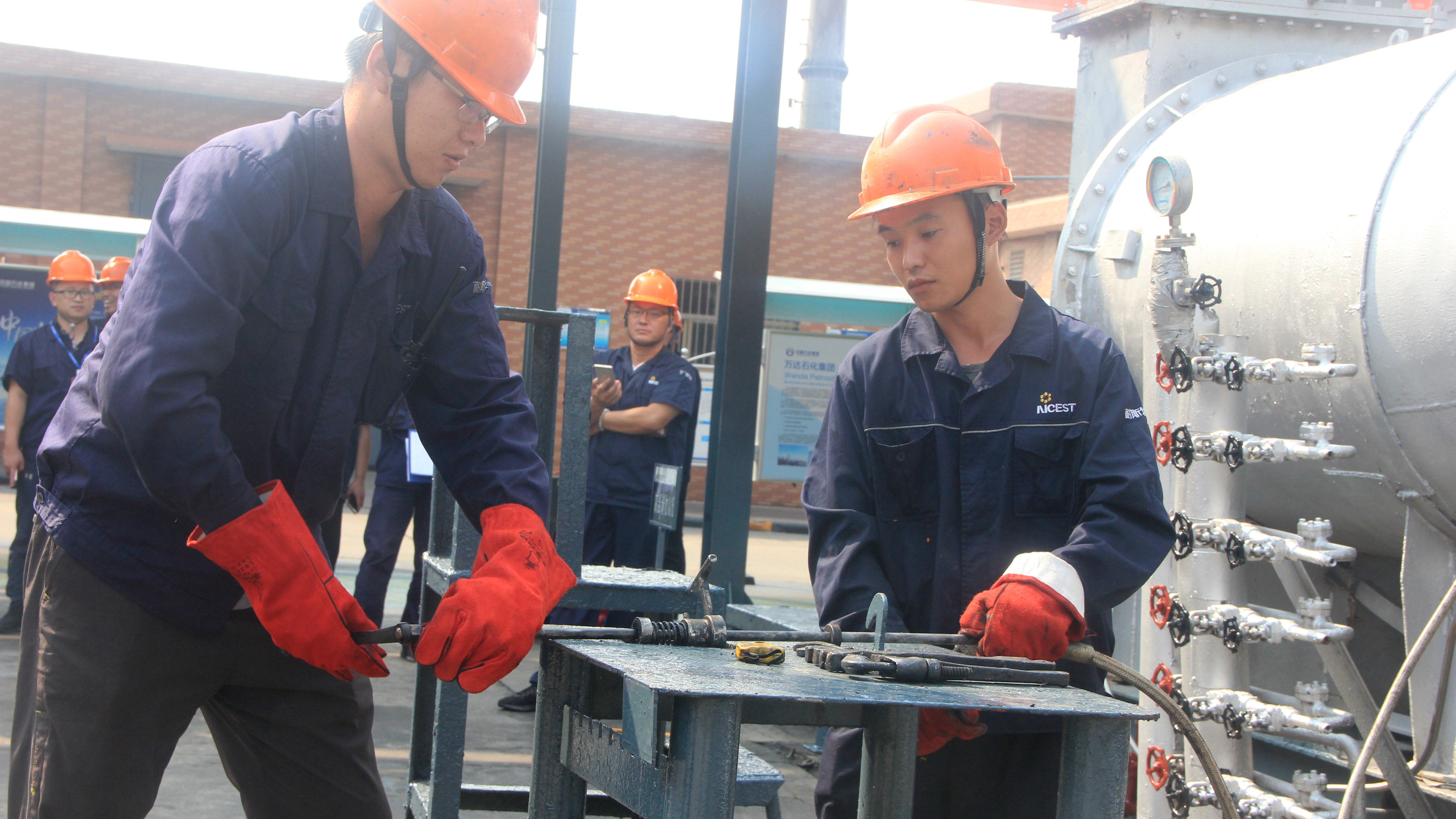 原料油枪更换作业大赛 (1).jpg