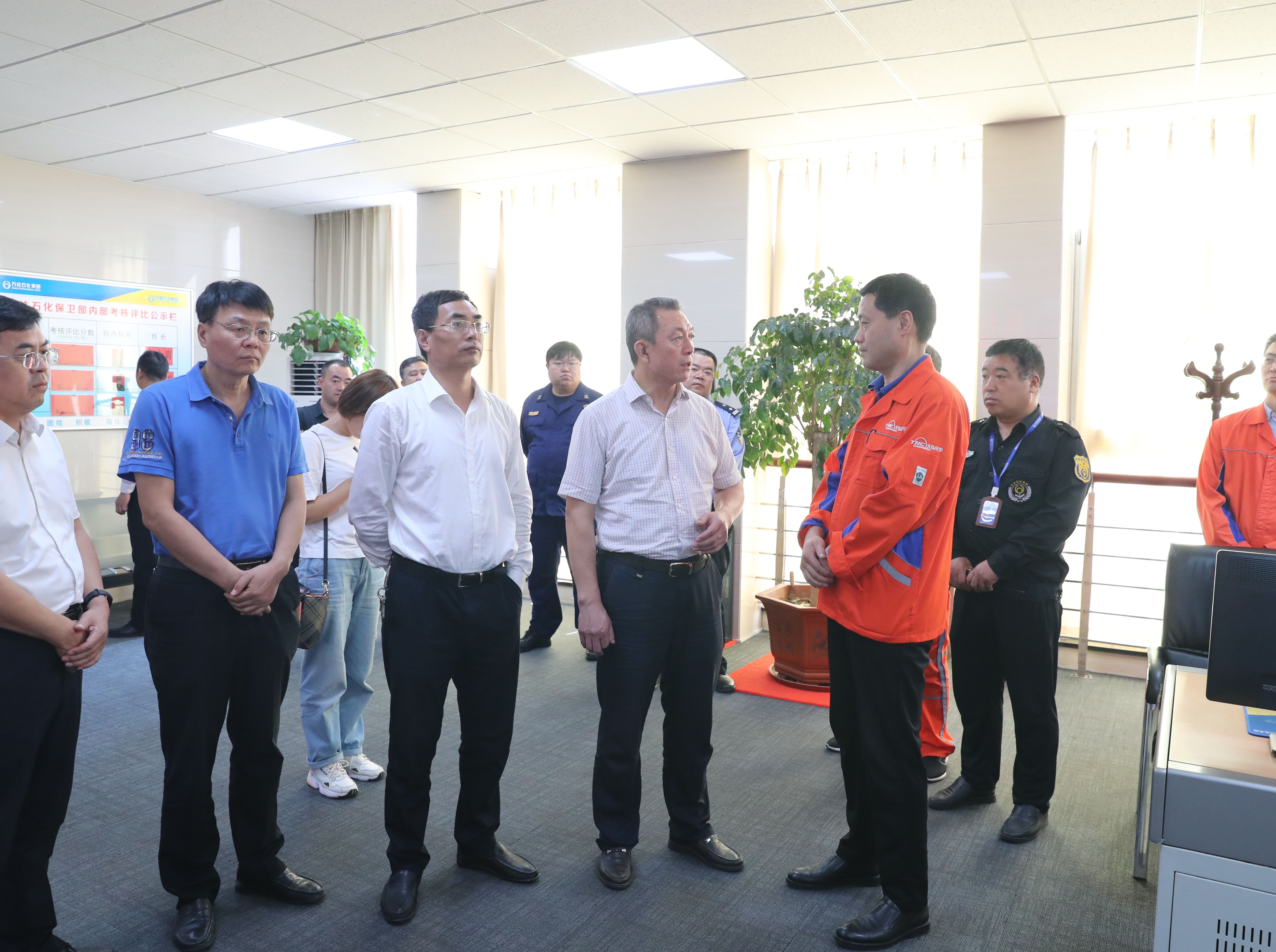 市委常委聂建军一行莅临万达石化集团督导维稳工作