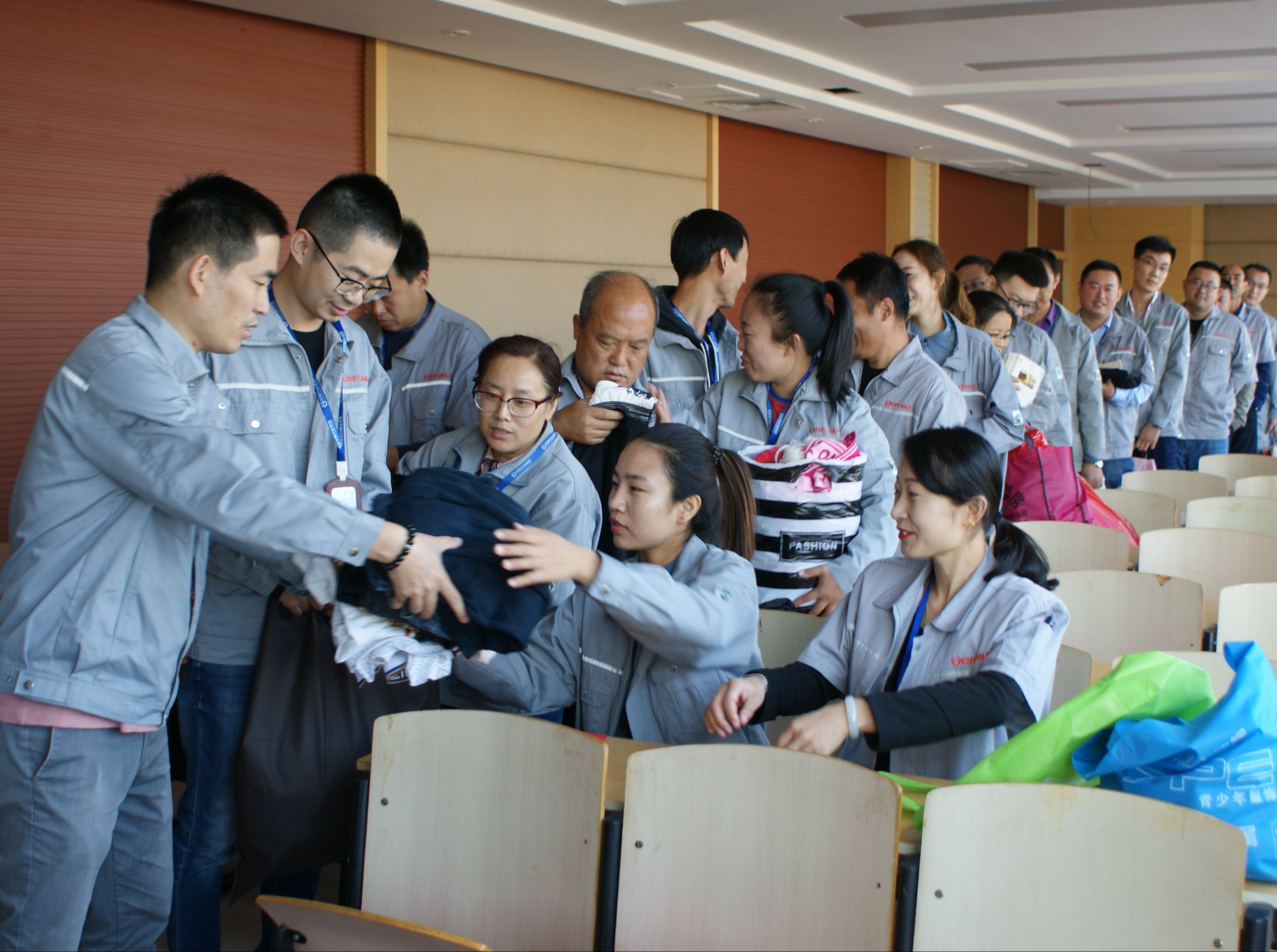 爱心助困 情暖万家 | 油矿电缆公司组织开展向新疆疏勒县捐赠活动