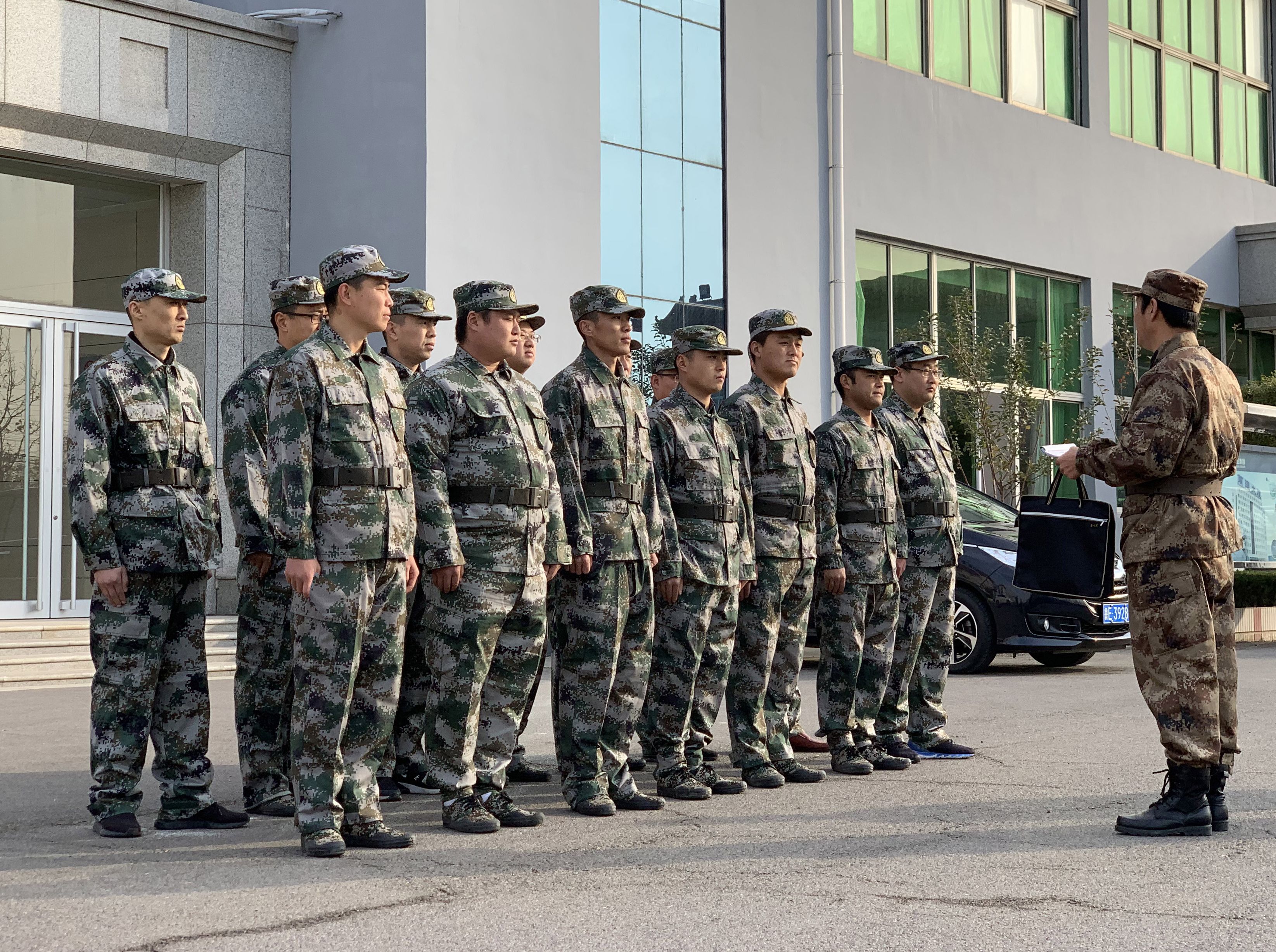 区人民武装部到万达集团开展深化民兵调整改革检查验收工作