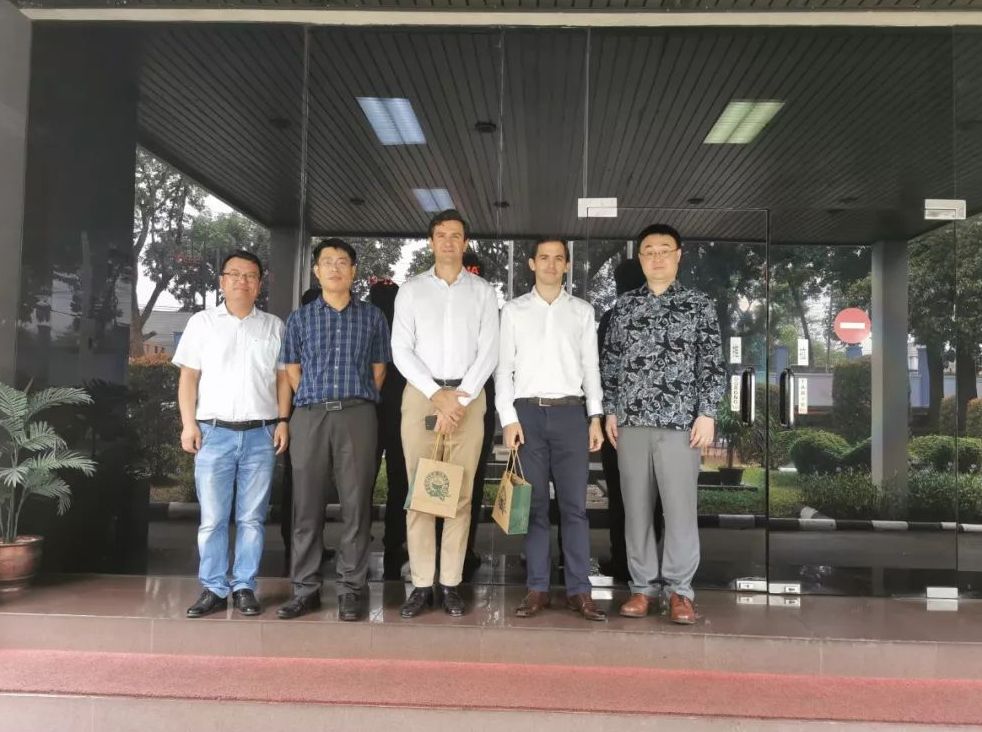 法国外贸银行到万达珍宝电缆公司参观考察