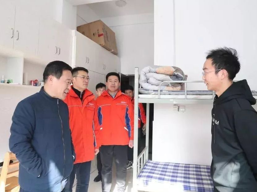 巴树山执行总裁到万达石化集团阳光海岸查看职工生活情况