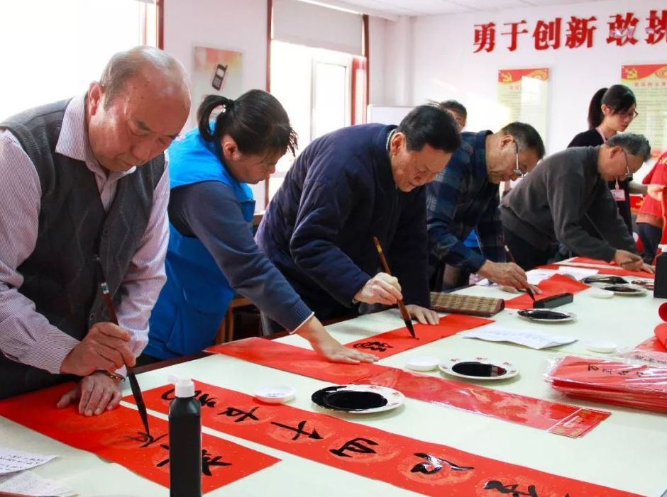 笔墨飘香 迎春送福 | 万达物业开展书法名家送春联活动