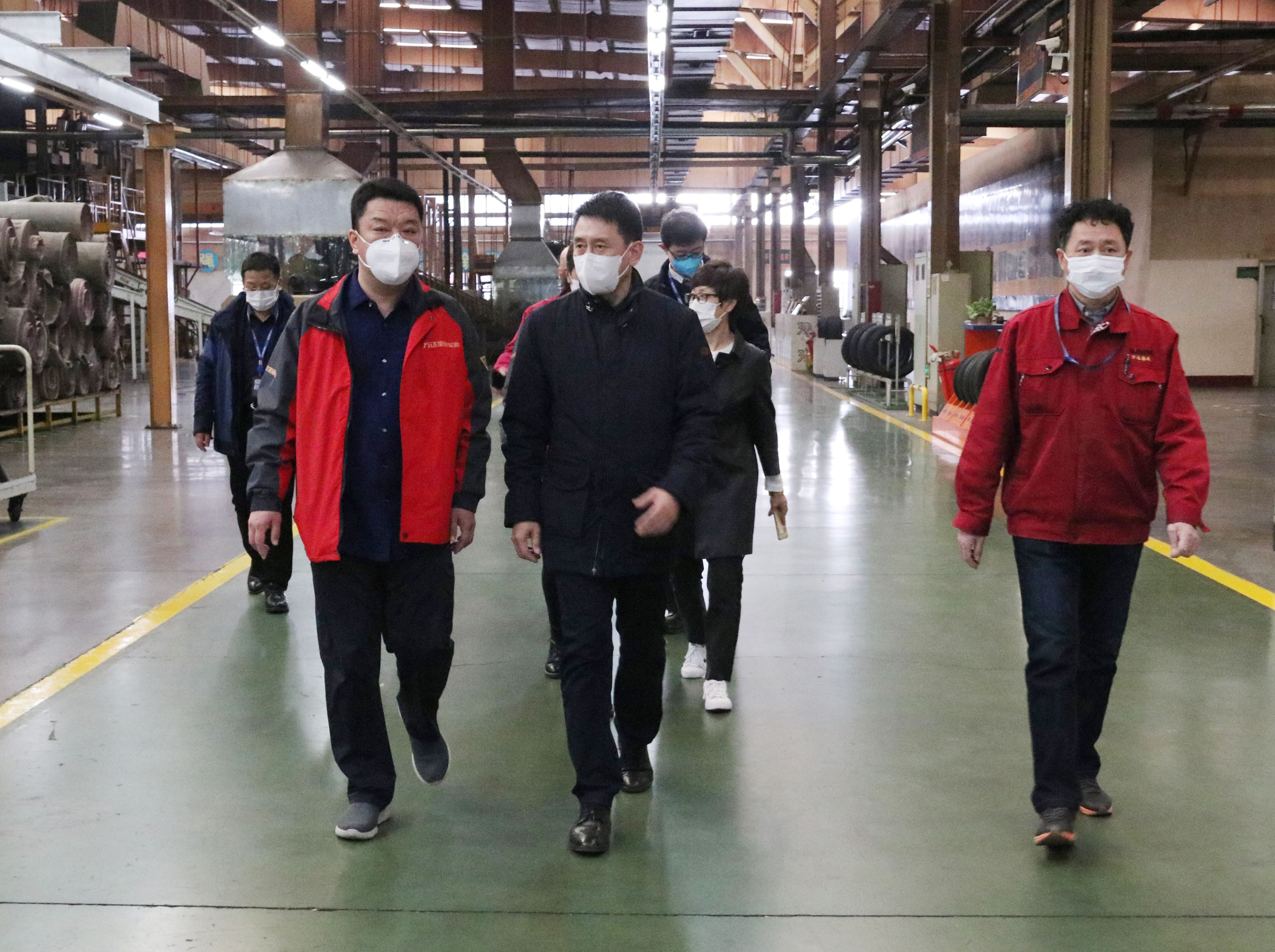 集团轮值执行总裁巴洪社到各单位调研复工复产和疫情防控工作