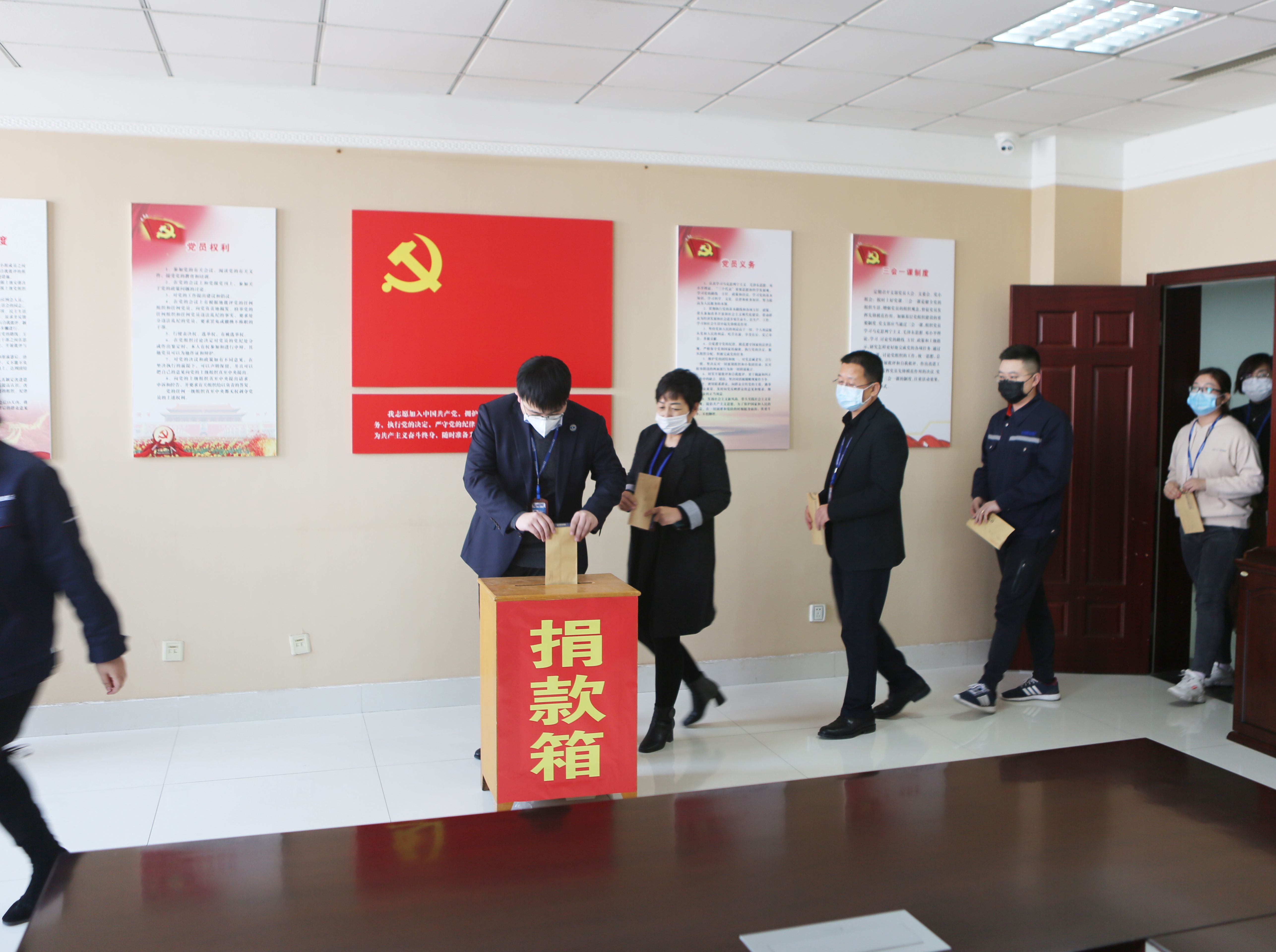 党旗殷红映初心 共克时艰抗疫情 | 万达集团党委组织开展党员献爱心捐款活动