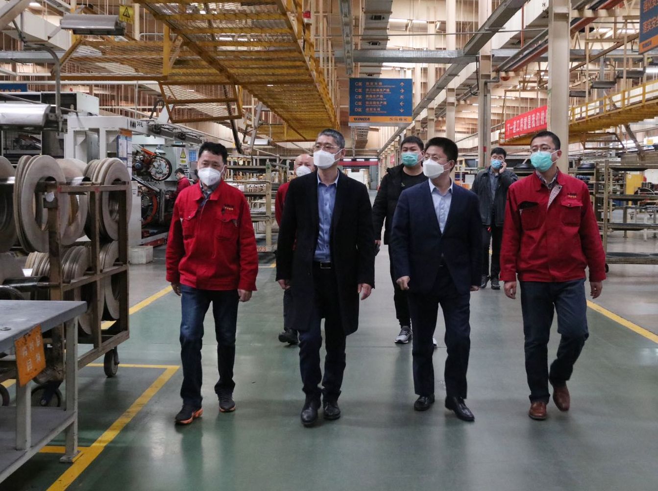 交通银行青岛西海岸分行行长薛君一行到万达集团参观考察