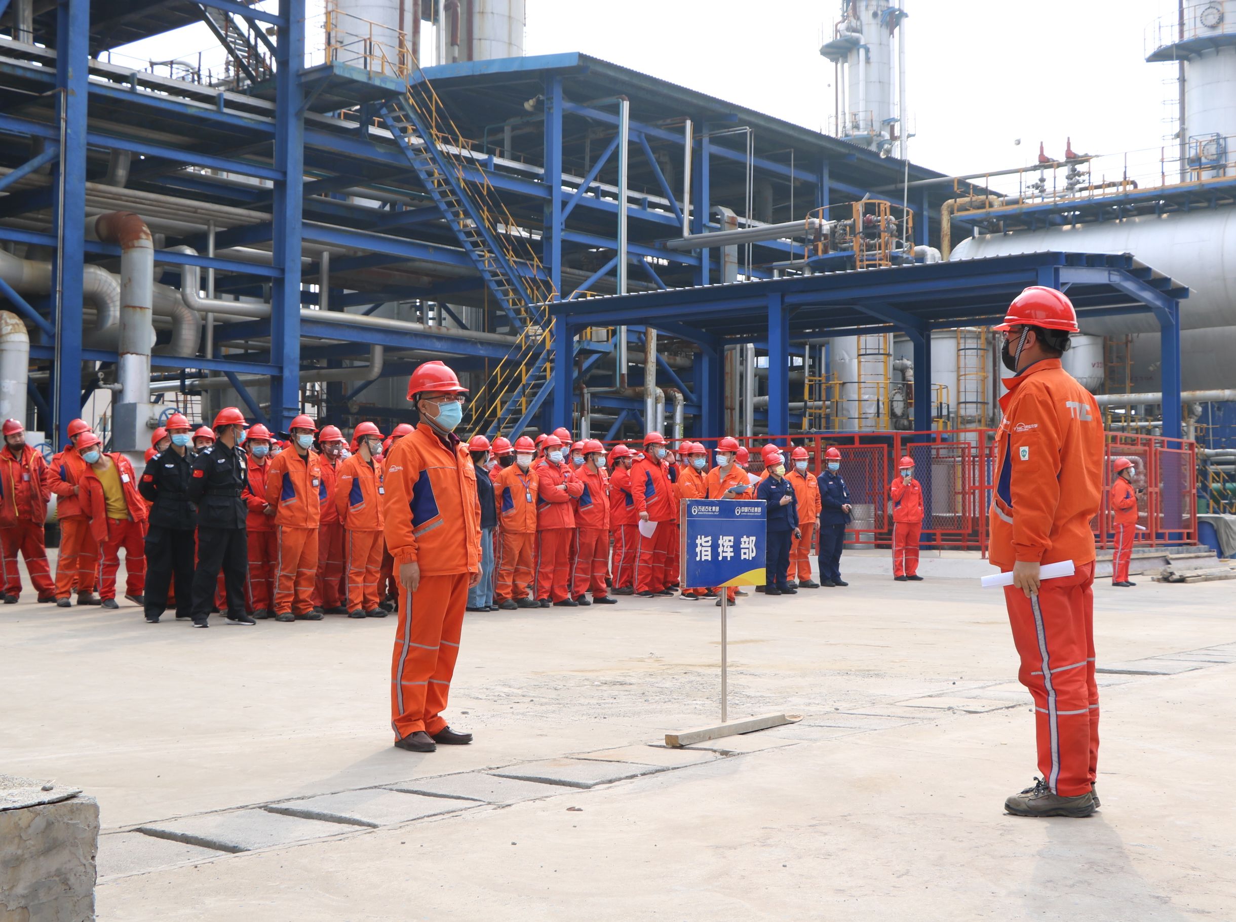 天弘公司组织开展催化联合车间分馏塔塔顶循环管线泄漏着火应急演练