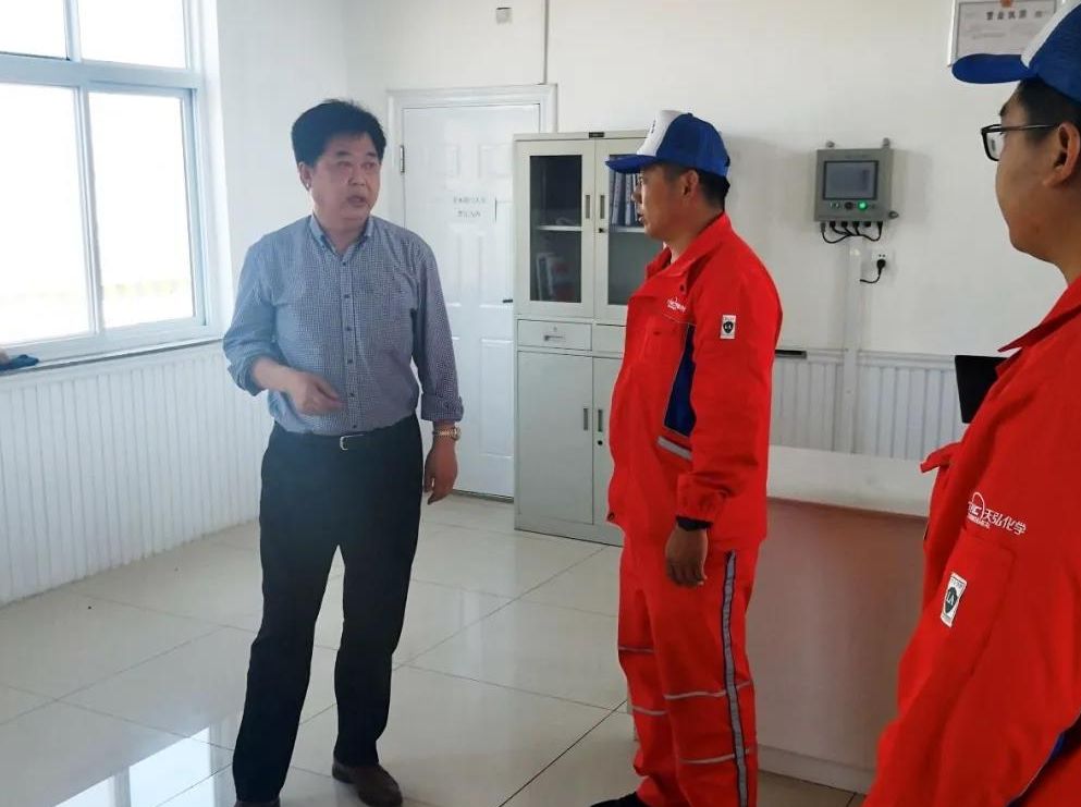 尚吉永主席到万达石化东兴加油站视察调研