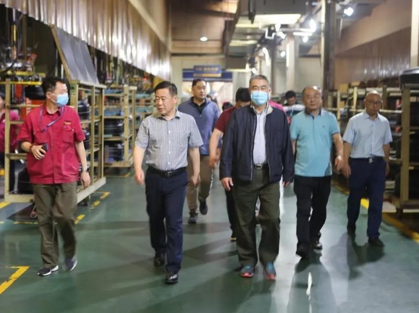 中国出口信用保险公司山东分公司党委书记、总经理常川一行到万达集团调研指导工作