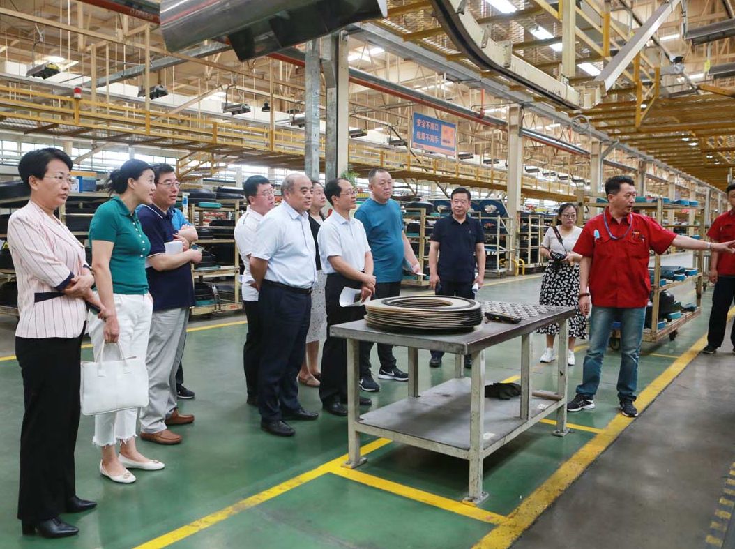 烟台市侨联考察团一行莅临万达宝通轮胎参观考察