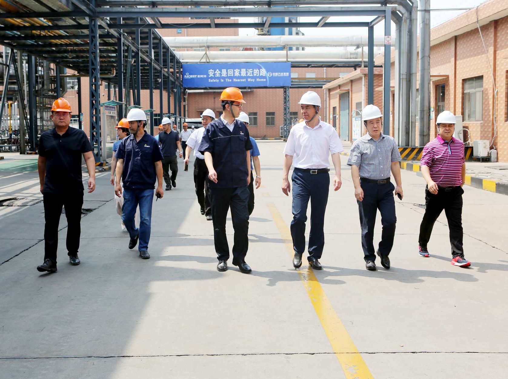 垦利区委书记刘斯杰一行莅临万达耐斯特炭黑公司视察调研工作