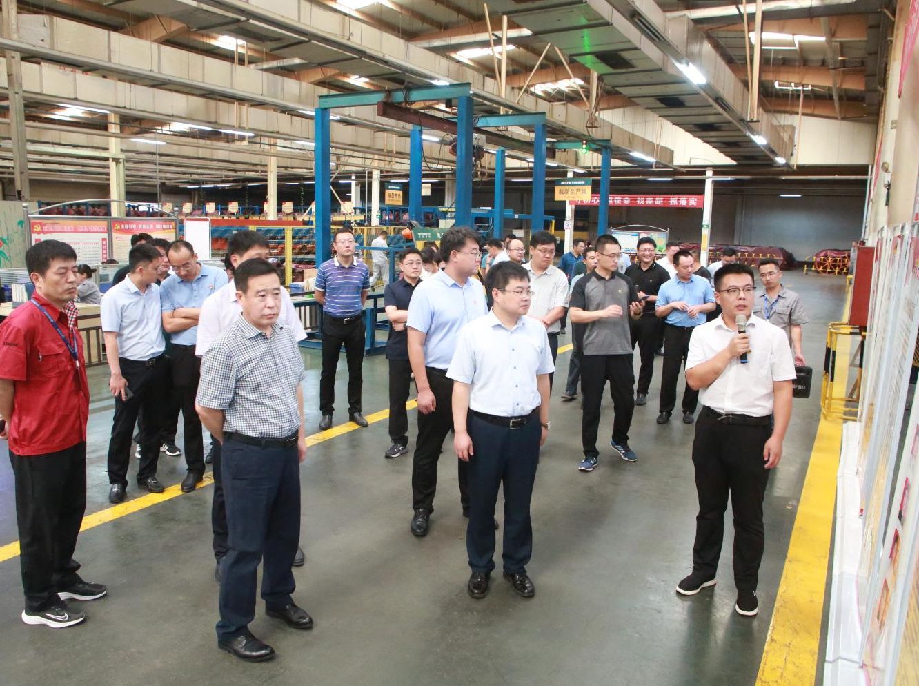 垦利区基层党建半年观摩团到万达&ldquo;红旗车间&rdquo;观摩指导