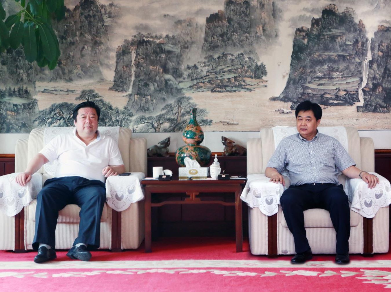 万达集团党委书记、董事局主席尚吉永会见深圳市齐鲁总商会会长、深圳市乐天成控股集团董事局主席孙明高一行