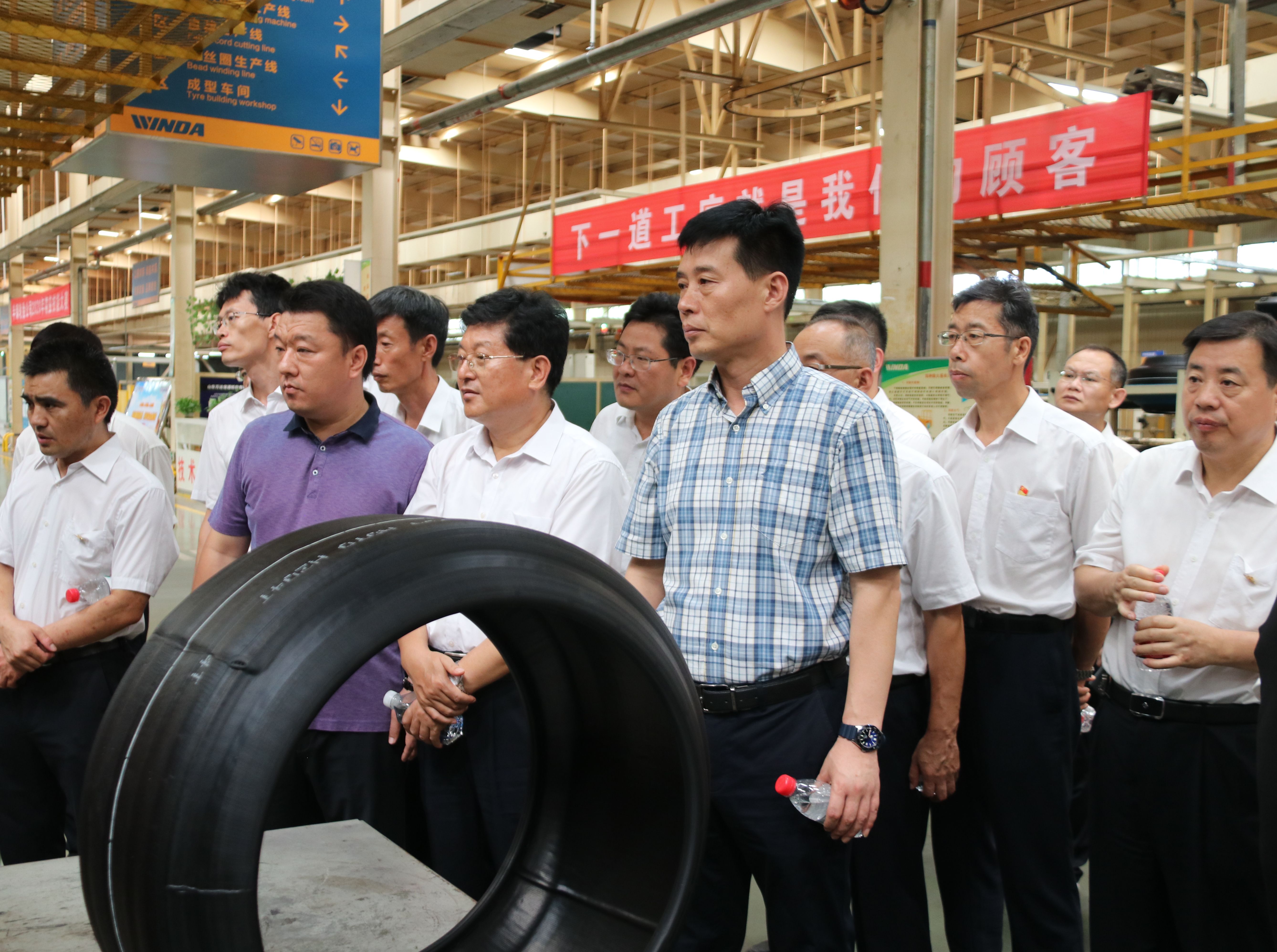 东营市第一中学30余名教职工走进万达宝通轮胎