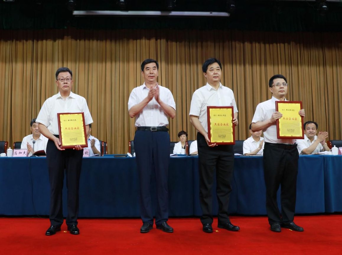 万达集团荣获&ldquo;垦利区突出贡献企业&rdquo;称号，党委书记、董事局主席尚吉永荣获&ldquo;垦利区杰出企业家&rdquo;称号