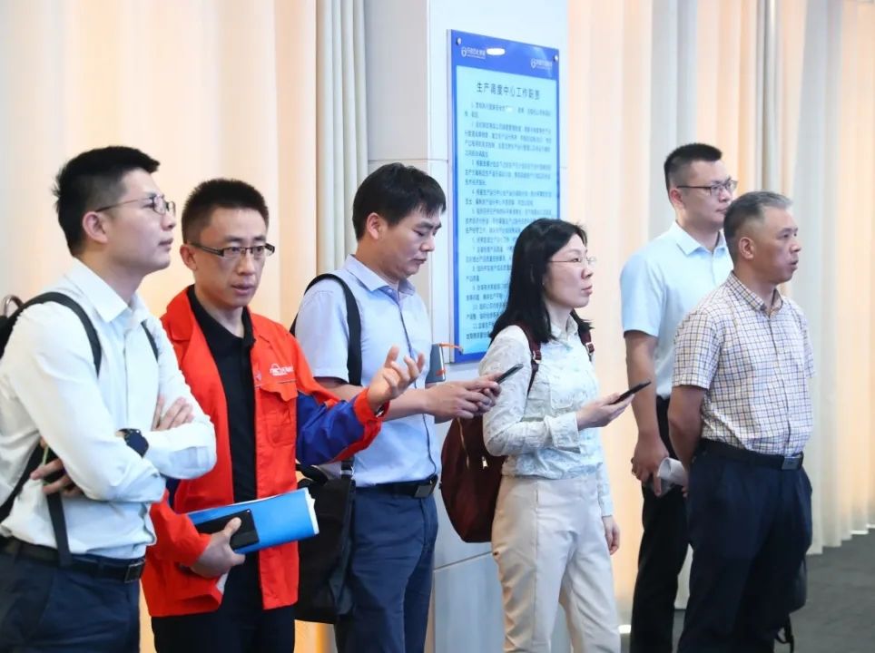 厦门国贸集团一行到万达石化集团参观调研