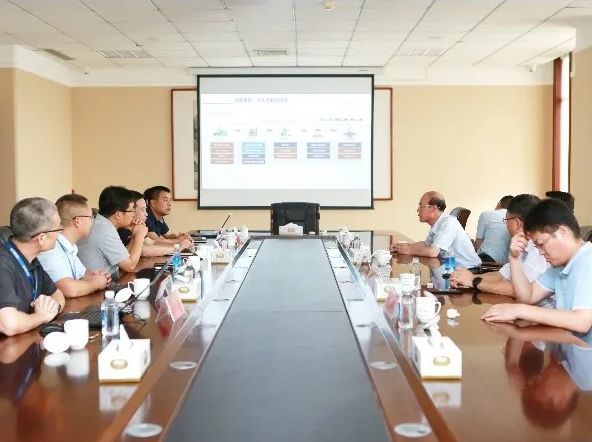 东营市政府副秘书长张锋一行到万达集团调研天弘化学大数据分析平台有关工作