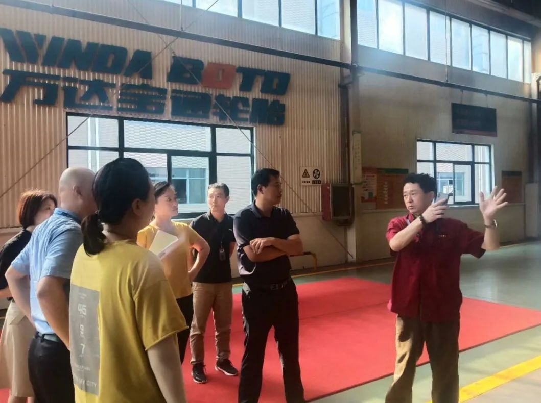 垦利区工信局局长臧成杰一行到万达宝通轮胎调研信息化建设工作