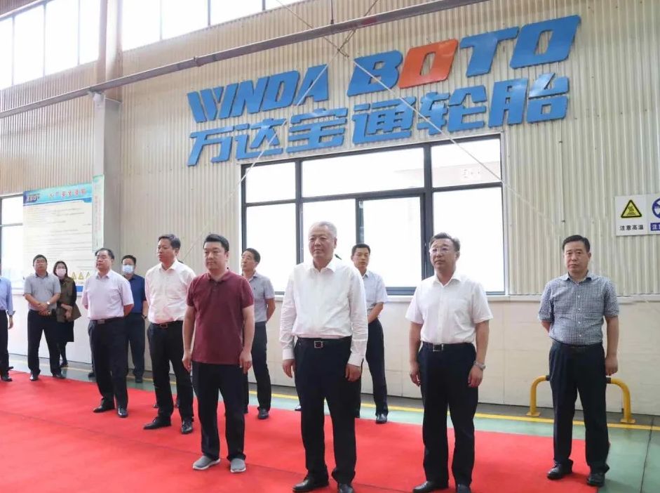东营市副市长李俊峰率领全市&ldquo;优势产业+人工智能&rdquo;现场观摩团莅临万达宝通轮胎调研