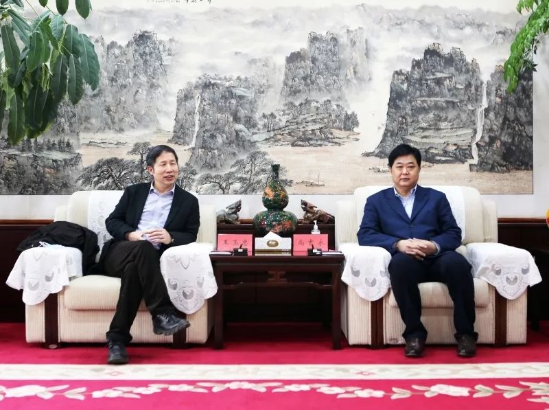 中国工程院王玉忠院士一行莅临万达集团交流指导工作