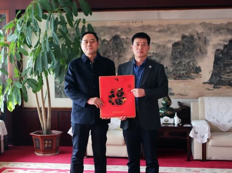 垦利区总工会党组书记、常务副主席杨学彬到万达集团对劳模进行走访慰问