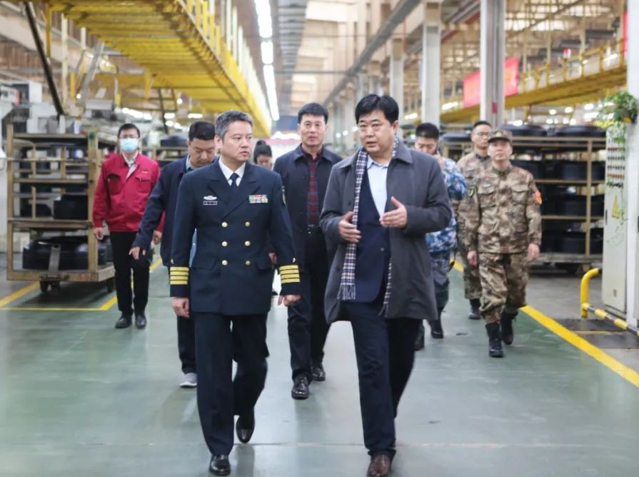 东营军分区政委张启军一行莅临万达集团走访调研