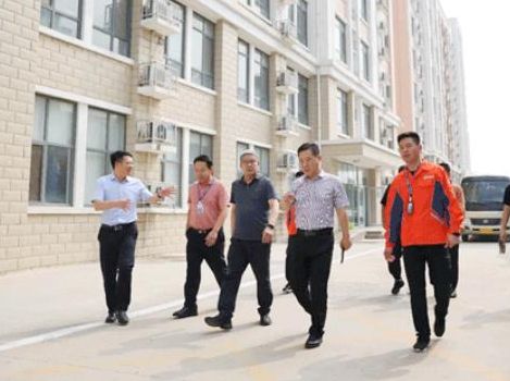 万达集团董事局董事、副总裁巴树山到海缆公司、石化集团检查指导工作