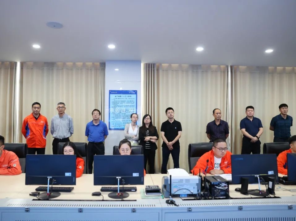 青岛市市南区政协副主席、区工商联主席杨斌一行到万达集团参观考察