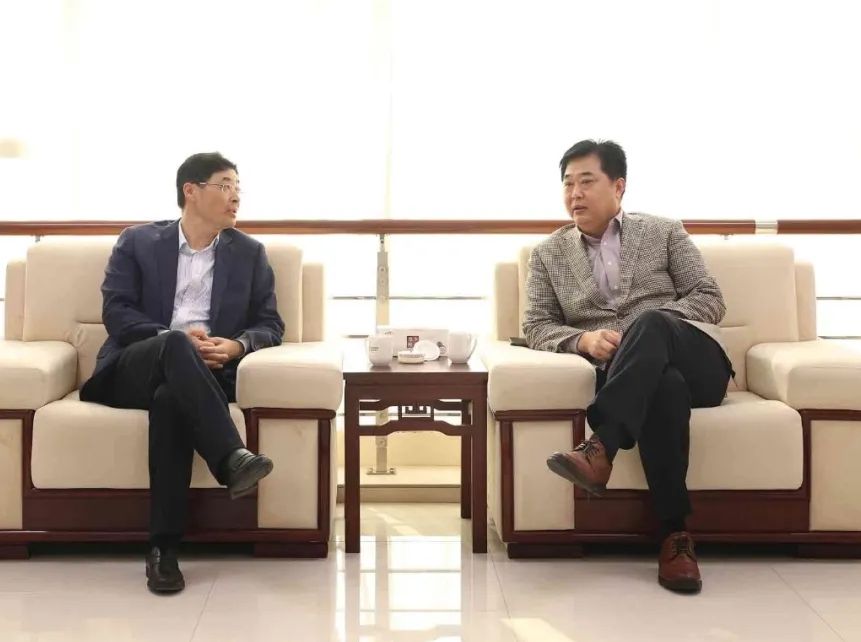 万达集团党委书记、董事局主席尚吉永接待齐鲁石化总经理、党委副书记王玉亮一行，并在科鲁尔合资公司座谈交流