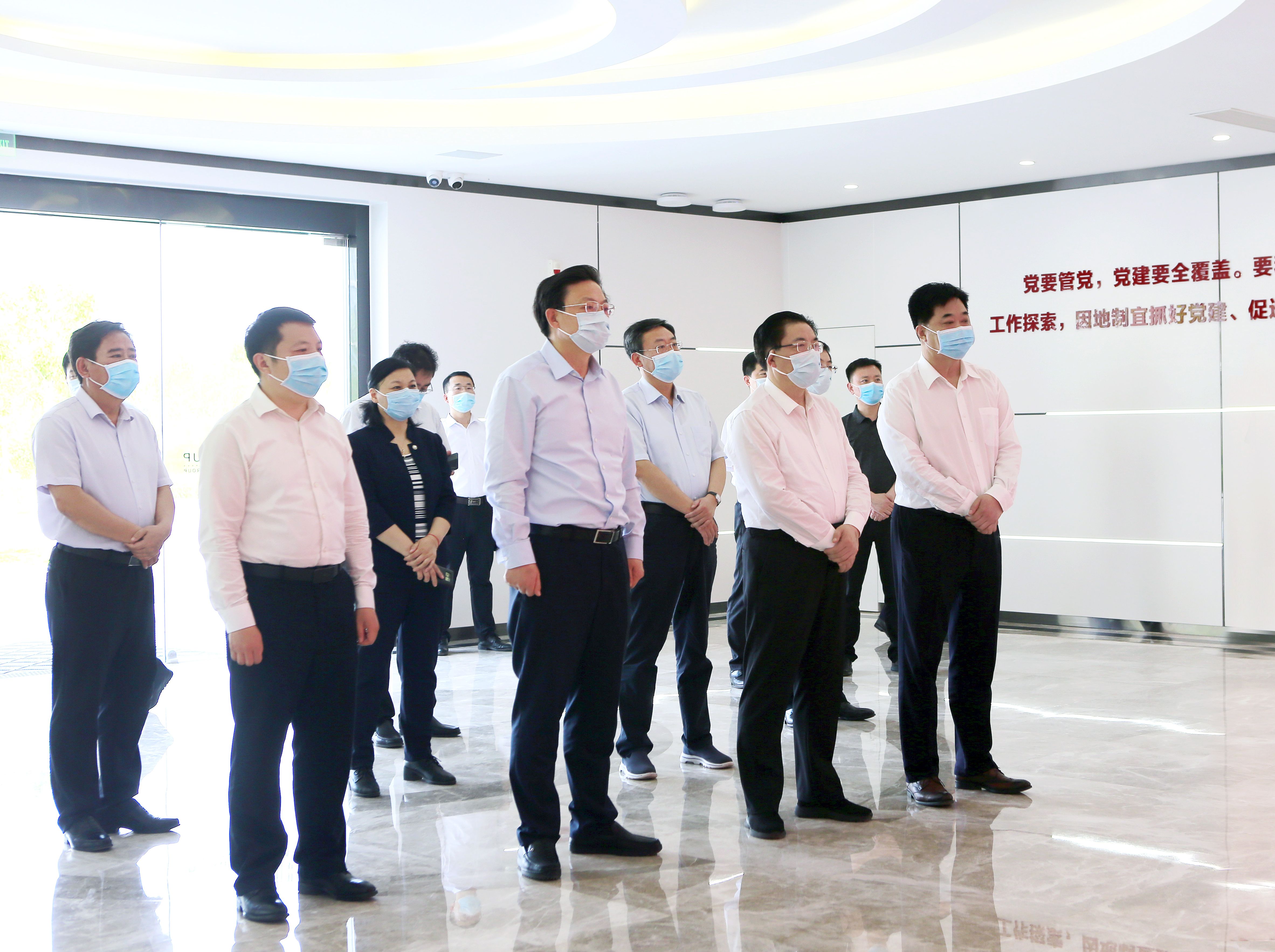 山东省委常委、统战部部长徐海荣一行莅临万达集团视察指导工作