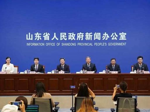 山东省总商会副会长、省民营企业家协会会长、万达集团党委书记、董事局主席尚吉永出席省政府新闻办&ldquo;民企高校携手促就业行动&rdquo;新闻发布会